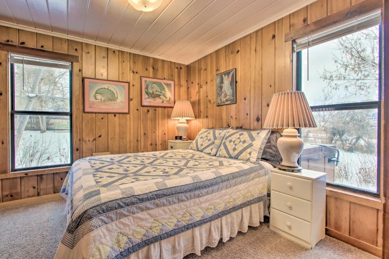 Cozy Home With Hot Tub Half Mi To Salmon River! Екстериор снимка